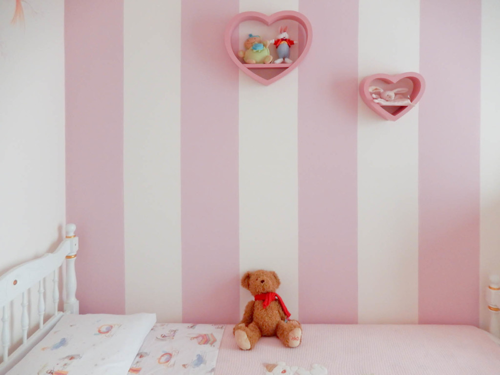 cameretta-bambina-piacenza-decorazione-righe-rosa
